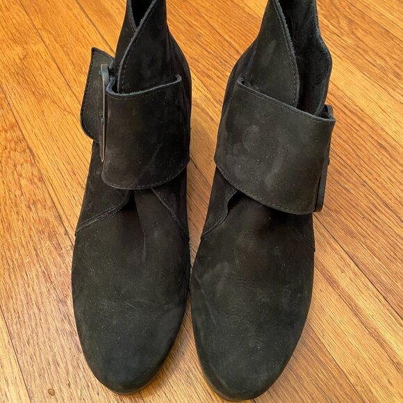 Arche, French design, nubuck leather, ankle boot, size 35 (size 5 U.S.) - Picture 2 of 3